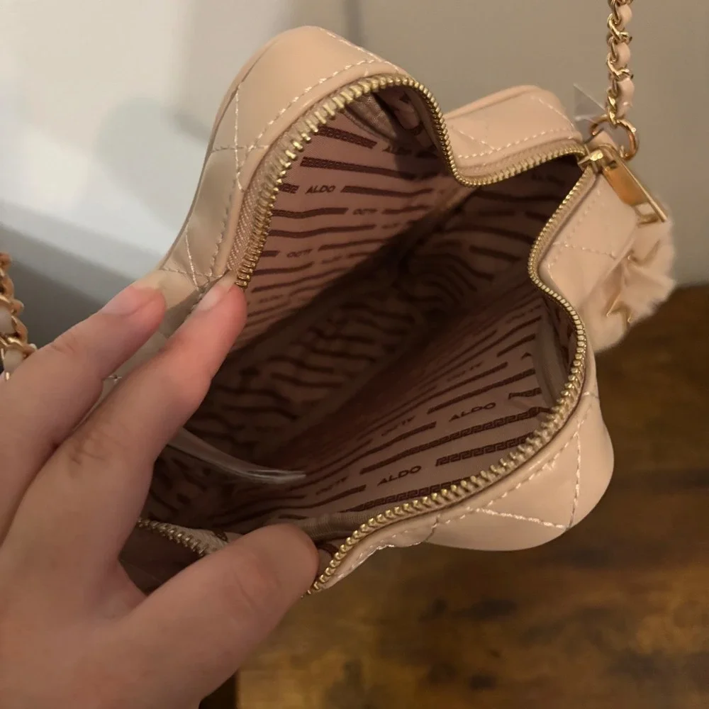 NWT ALDO Tan Star Quilted Shaped Purse w/ Gold Chain Strap,‎ Pearl Beads